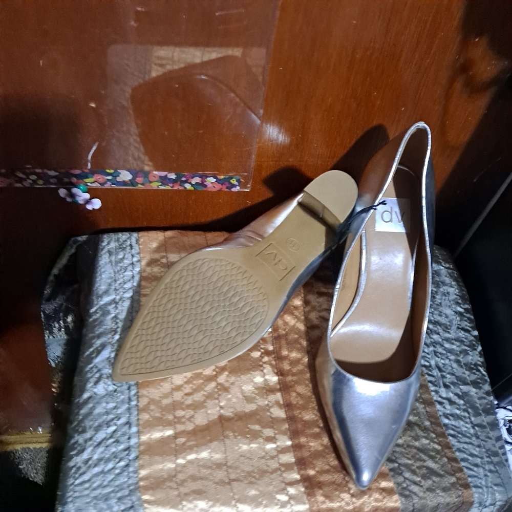 Shoe - Picture 4 of 6